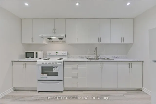 Additional image 28 of 929 Ledbury Cres
