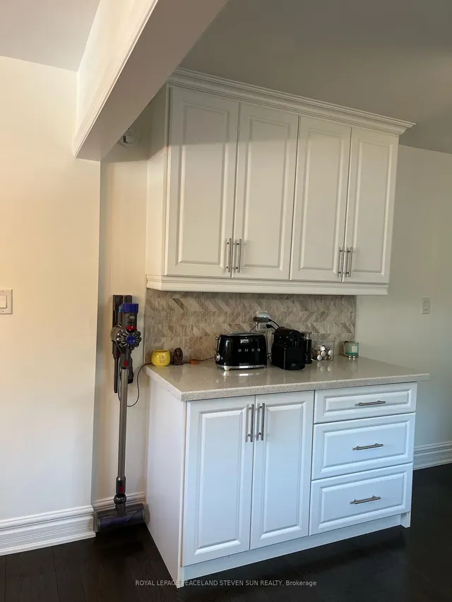 Additional image 13 of 28 Earlton Crt