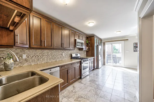 Additional image 11 of 6098 Rowers Cres