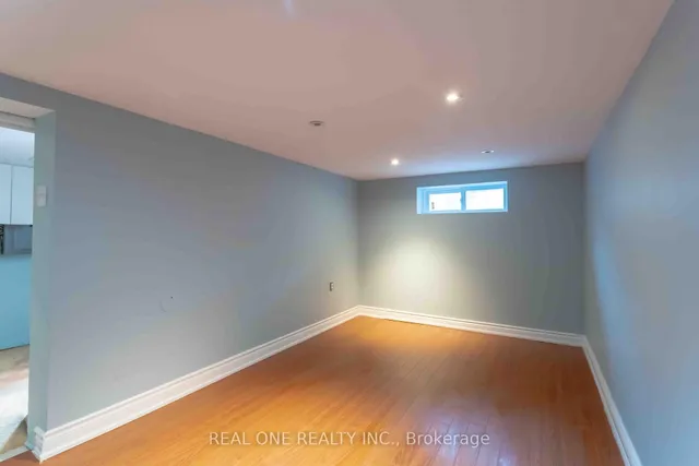 Additional image 29 of 21 Marlee Ave