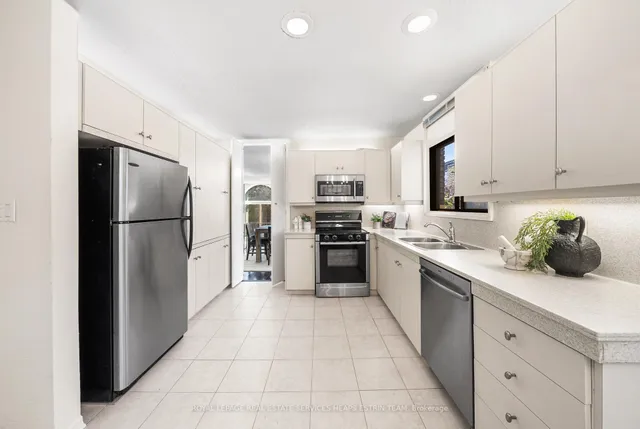 Additional image 8 of 21 Rose Park Dr