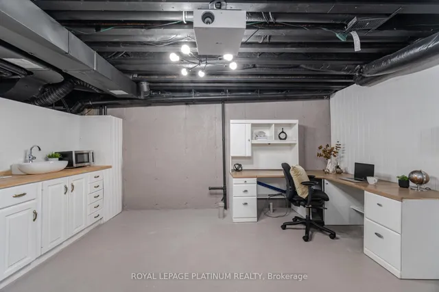 Additional image 41 of 624 Laking Terr