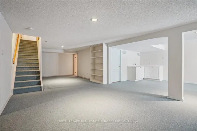 Additional image 31 of 2076 Pelee Blvd