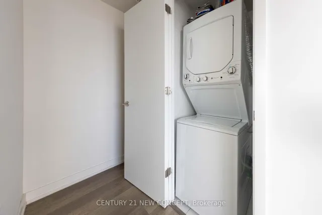 Additional image 21 of 39 Roehampton Ave Unit 2003