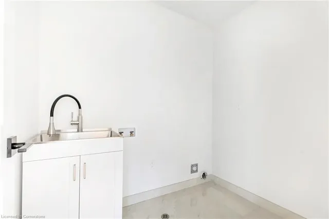 Additional image 33 of 37 Roselawn Ave