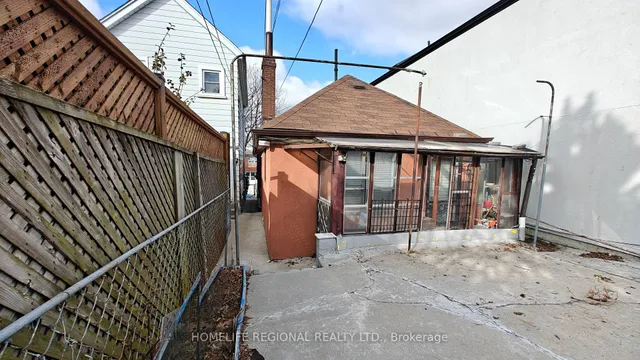 Additional image 20 of 77 Gilbert Ave