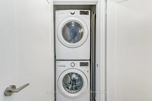 Additional image 15 of 120 Parliament St Unit Th105