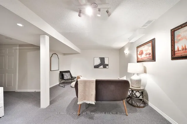 Additional image 22 of 104 Frances Ave Unit 11