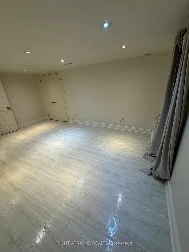 Additional image 16 of 227 Sheppard Ave