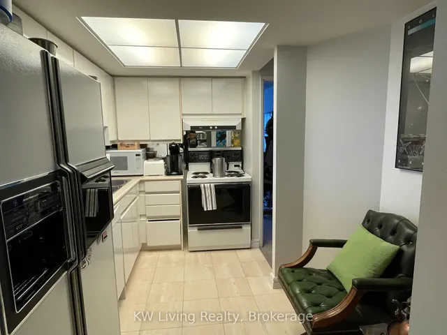 Additional image 13 of 33 University Ave Unit 1505