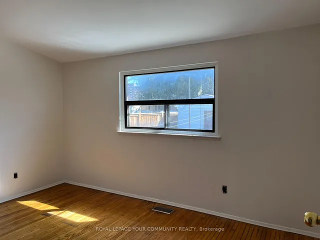 Additional image 12 of 18 Bloomington Cres