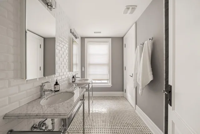 Additional image 26 of 243 Rose Park Dr