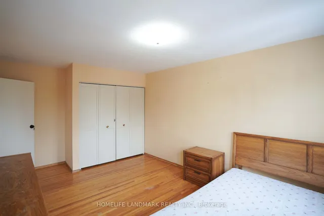 Additional image 31 of 52 Yellowstone St