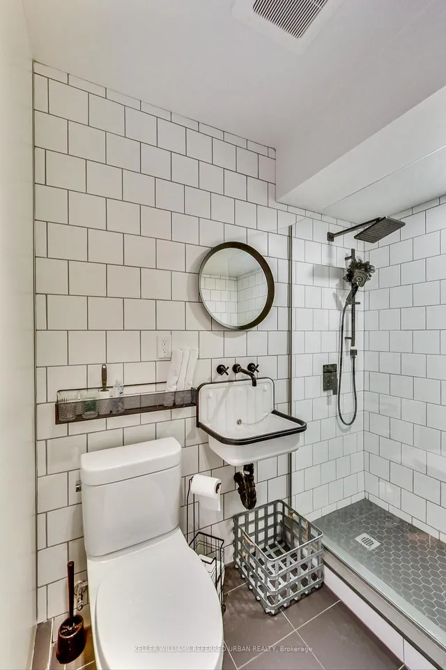 Additional image 33 of 205 Bathurst St