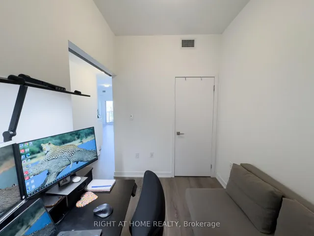 Additional image 18 of 2433 Dufferin St Unit 211