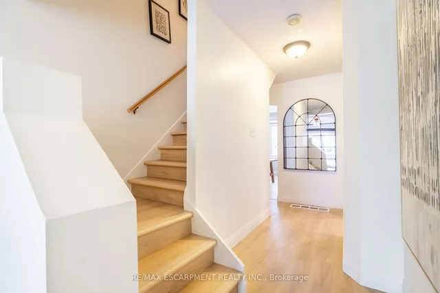 Additional image 17 of 351 Queensdale Ave