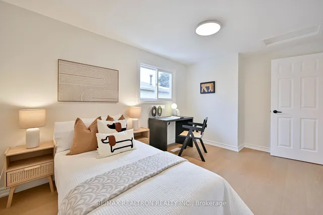 Additional image 29 of 28 Baronial Crt