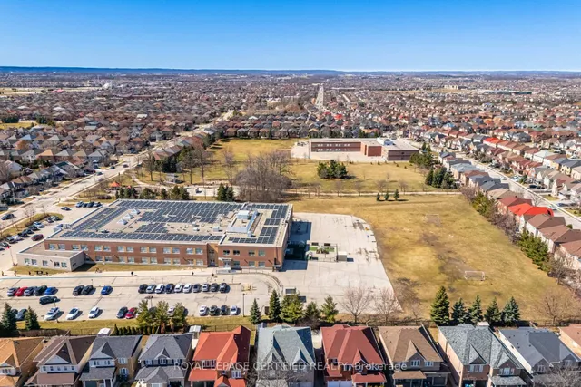 Additional image 39 of 70 Rivermere Crt