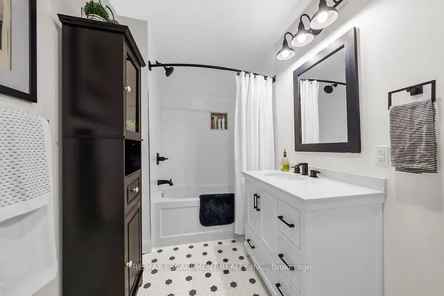 Additional image 26 of 104 FOXBOROUGH Dr