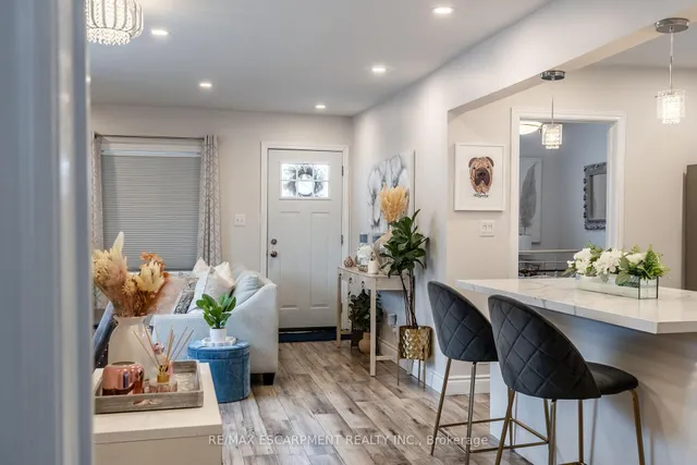 Additional image 11 of 925 Garth St