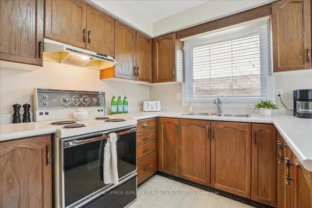 Additional image 10 of 789 Hawkins Cres