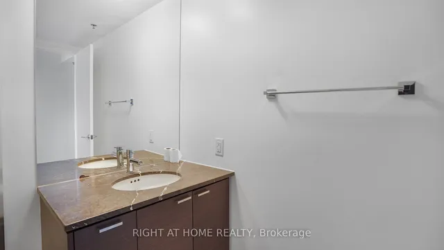 Additional image 25 of 375 King St Unit 2103