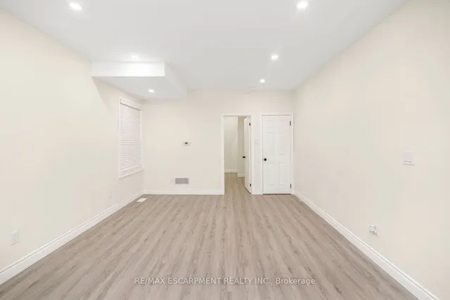 Additional image 8 of 922 Burlington St