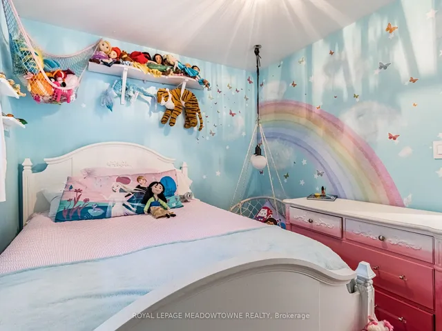 Additional image 21 of 48 Chatsworth Dr