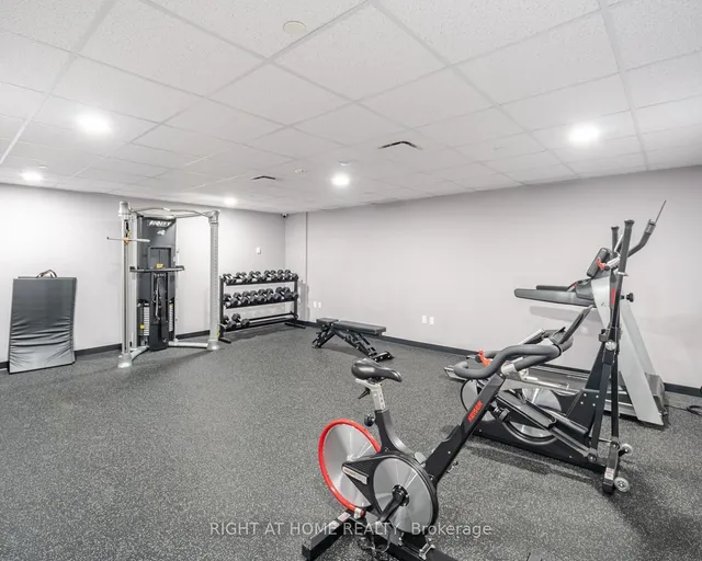 Additional image 37 of 2433 Dufferin St Unit 211