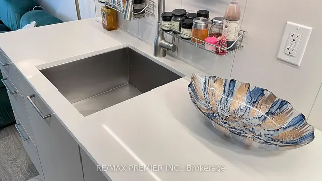 Additional image 15 of 19 Western Battery Rd Unit 3203