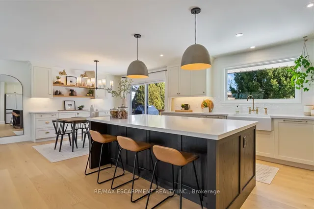 Additional image 3 of 694 Holt Dr