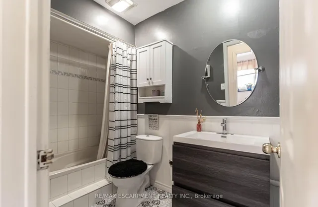 Additional image 17 of 69 CRANBROOK Dr