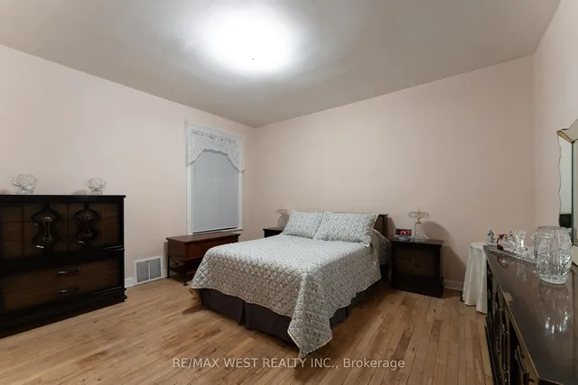 Additional image 7 of 275 Claremont Ave