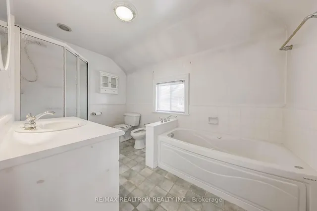 Additional image 12 of 154 La Rose Ave