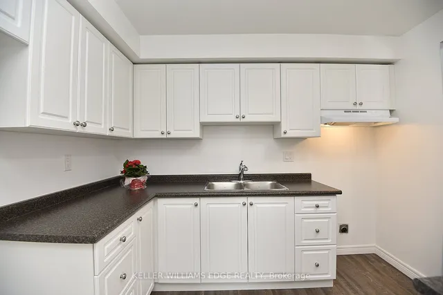 Additional image 18 of 16 Simcoe St