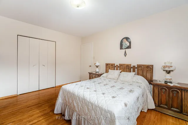 Additional image 23 of 79 Husband Dr