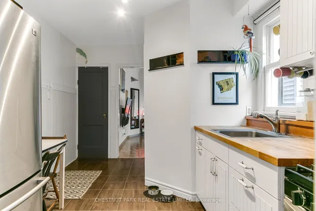 Additional image 10 of 131 Montrose Ave