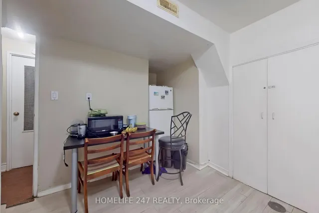 Additional image 31 of 38 Deanscroft Sq