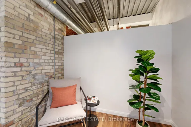 Additional image 20 of 736 Dundas St Unit 101