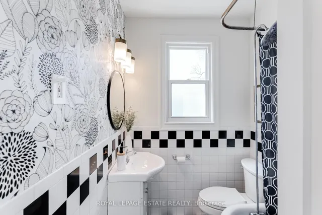 Additional image 36 of 46 Thyra Ave