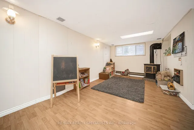 Additional image 37 of 26 Hercules Crt