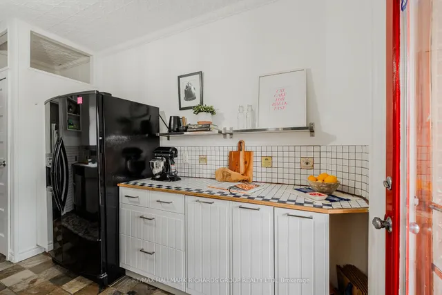 Additional image 9 of 575 Lansdowne Ave