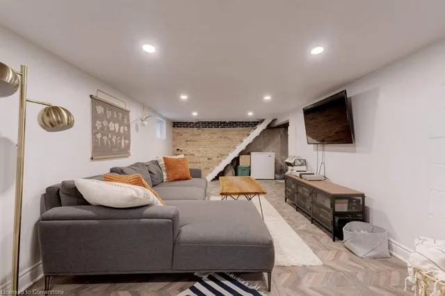 Additional image 39 of 64 Graham Ave