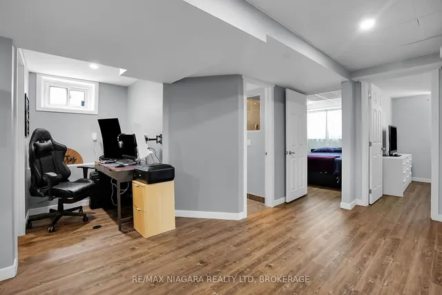 Additional image 34 of 52 Yorkdale Cres