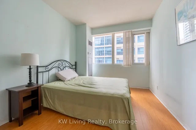 Additional image 20 of 555 Yonge St Unit 404