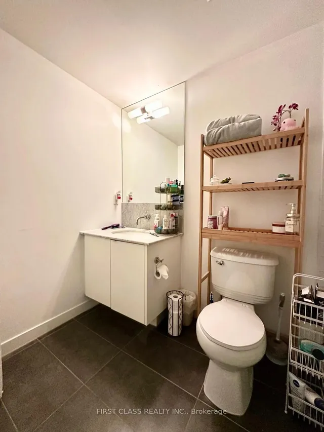 Additional image 11 of 59 East Liberty St Unit 1702