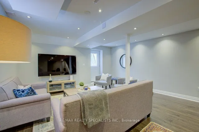 Additional image 31 of 27 Portrush Tr