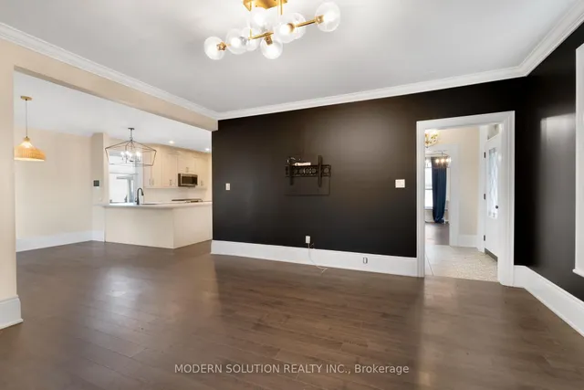 Additional image 6 of 3015 Dundas St