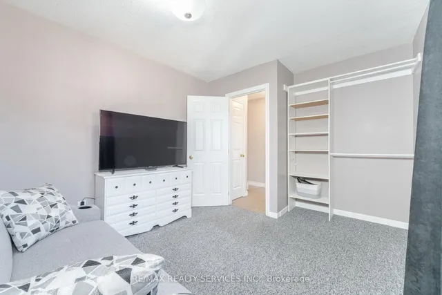 Additional image 17 of 32 Longbourne Cres
