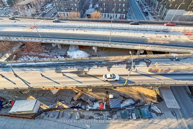 Additional image 29 of 21 Lawren Harris Sq Unit 909